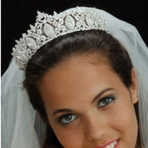 Bridal Veil Company Crown NWT